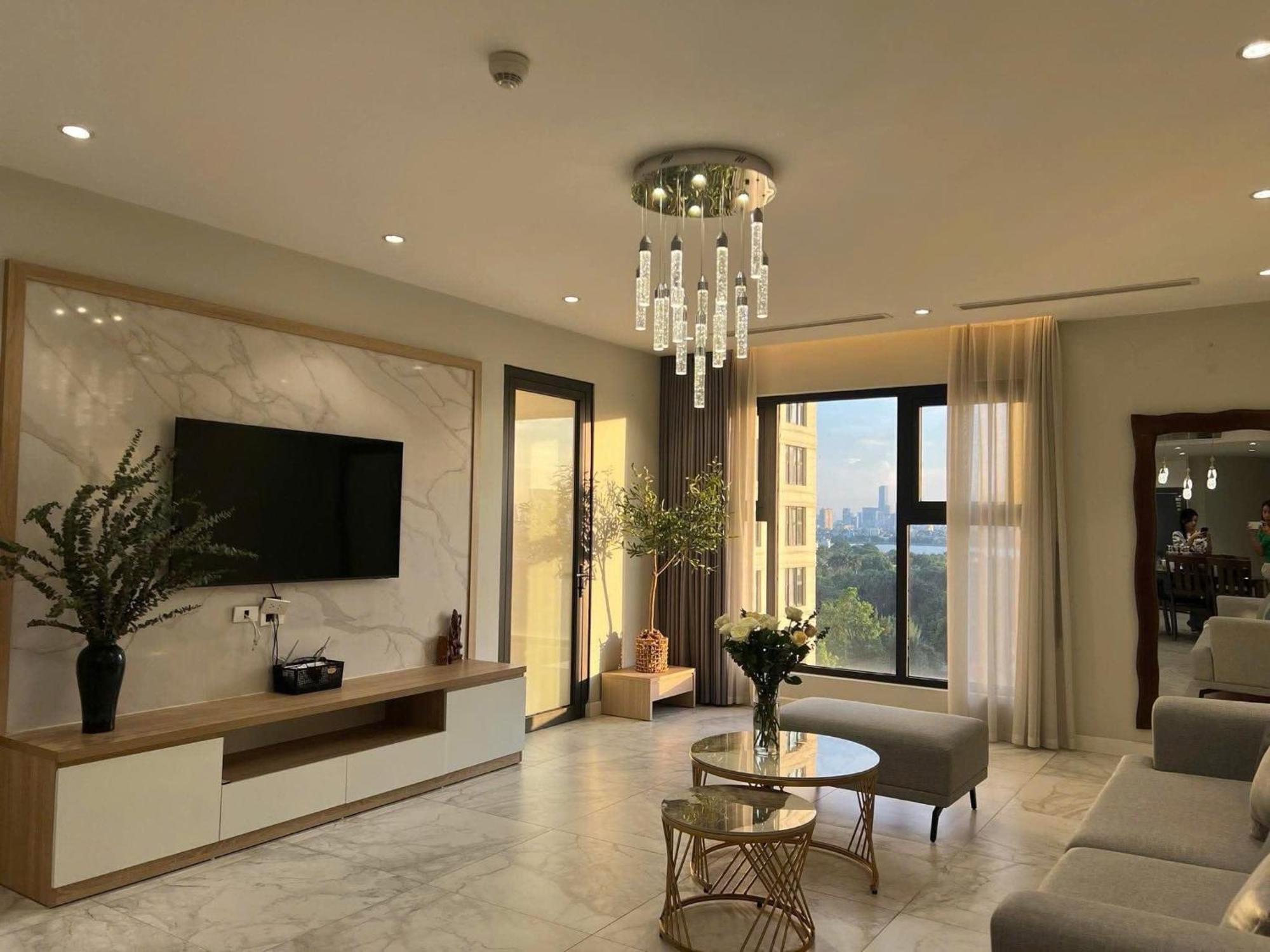 Nest Seekers - D'leroi Soleil Building - Lakeview *