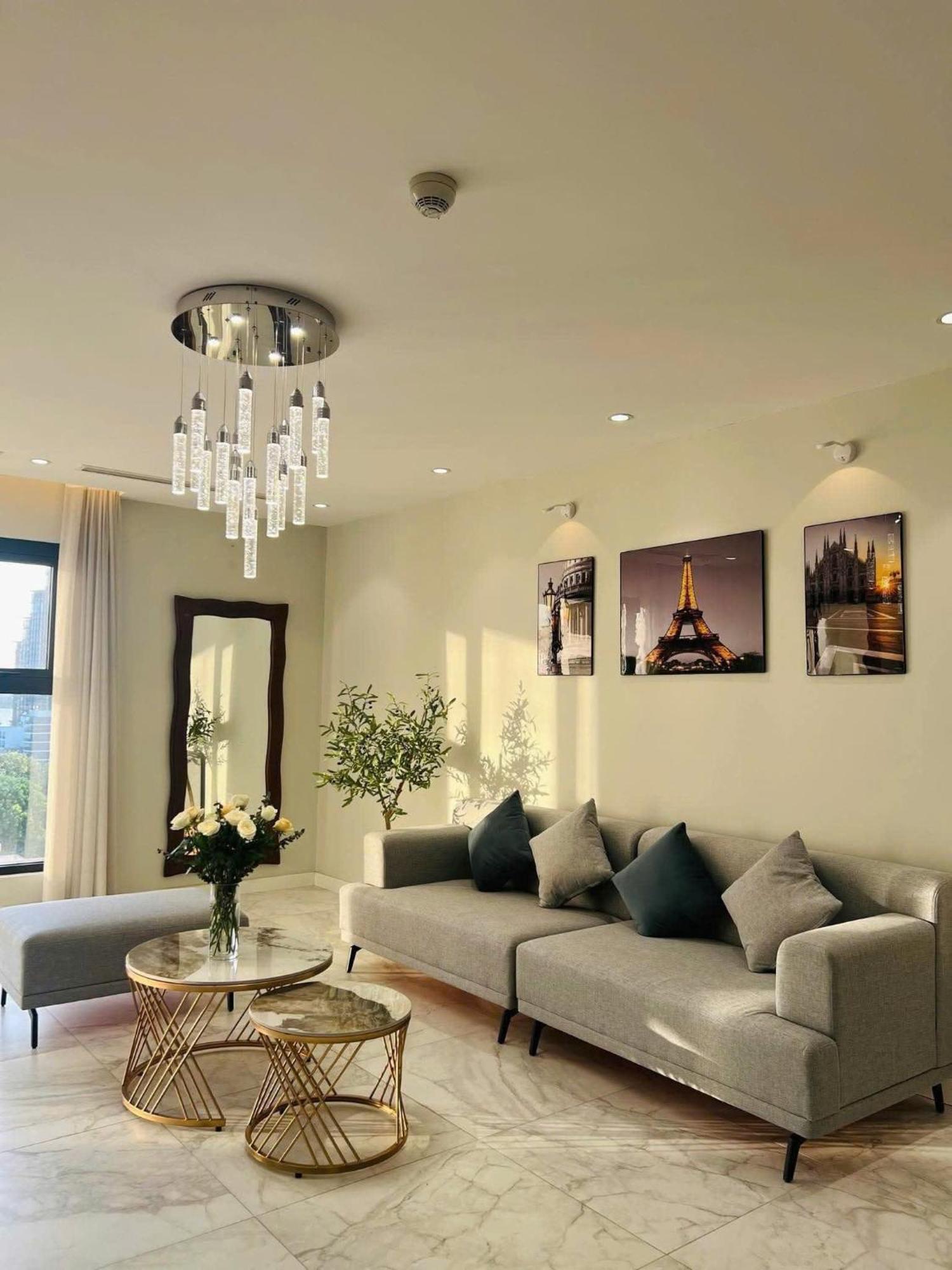 Nest Seekers - D'leroi Soleil Building - Lakeview Apartment